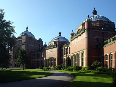 400px-BirminghamUniversityChancellorsCourt